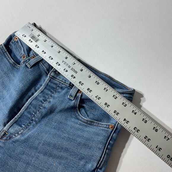 Levis 501 Original Fit Button-Fly Jeans Womens 28x30 Mid-Rise Straight Leg Light - Picture 12 of 14